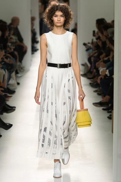 Look 30